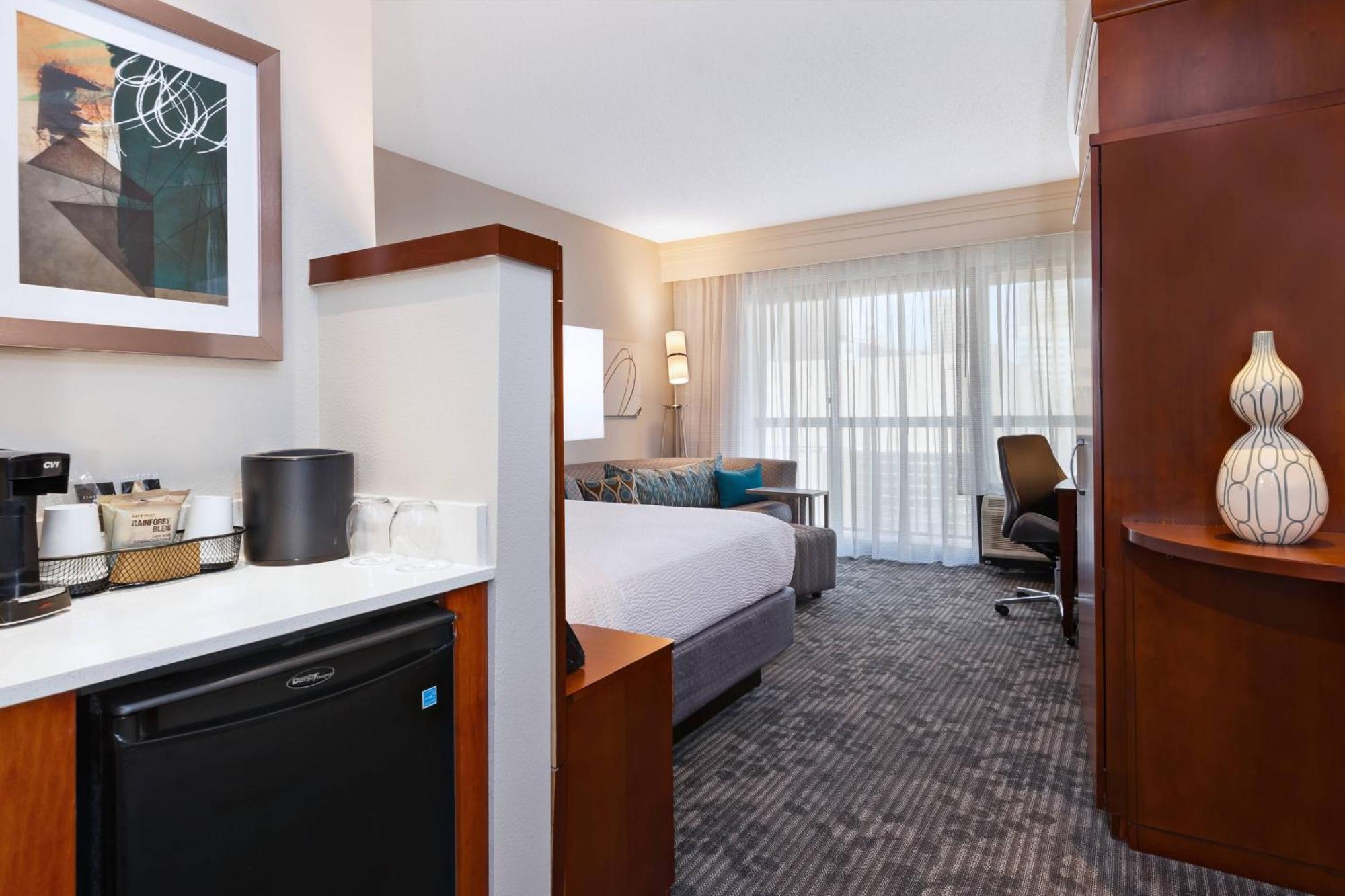 Courtyard By Marriott Oklahoma City Downtown Bagian luar foto
